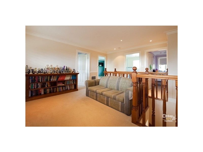 11 Boronia Rd, Wentworth Falls NSW 2782