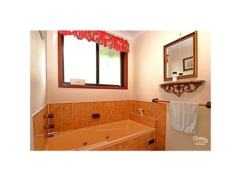 42 Shortland St, Wentworth Falls NSW 2782