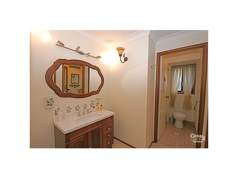 42 Shortland St, Wentworth Falls NSW 2782