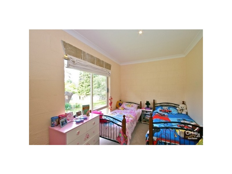 9 Lyle St, Wentworth Falls NSW 2782