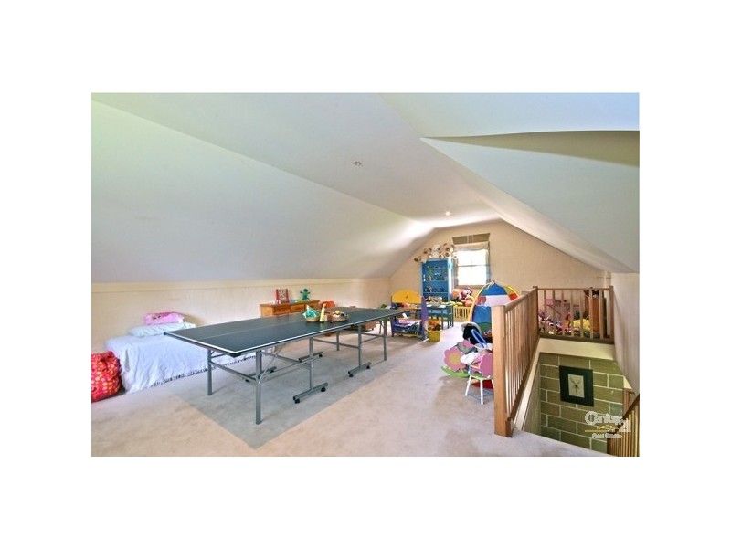 9 Lyle St, Wentworth Falls NSW 2782