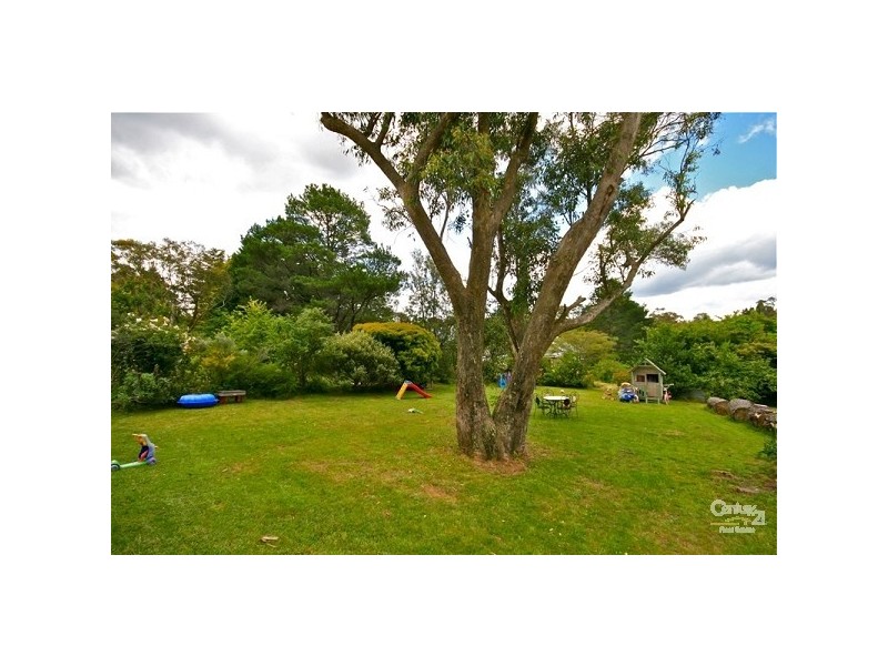 9 Lyle St, Wentworth Falls NSW 2782