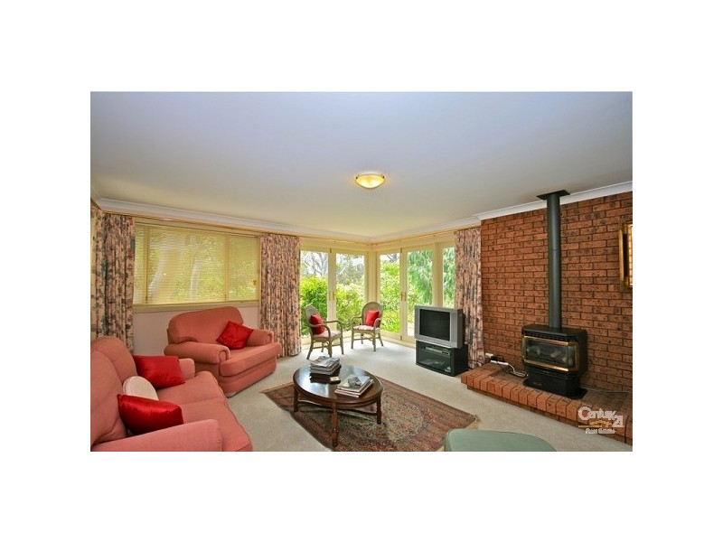 19 Pauline Ave, Wentworth Falls NSW 2782