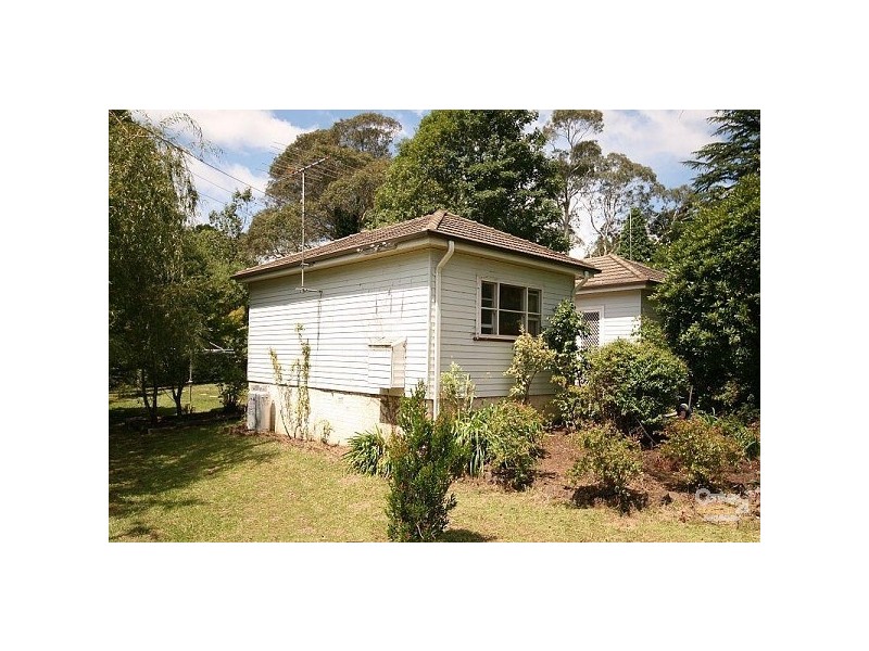 90 Falls Road, Wentworth Falls NSW 2782