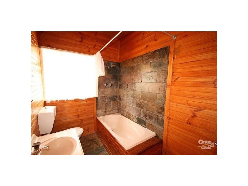 90 Falls Road, Wentworth Falls NSW 2782