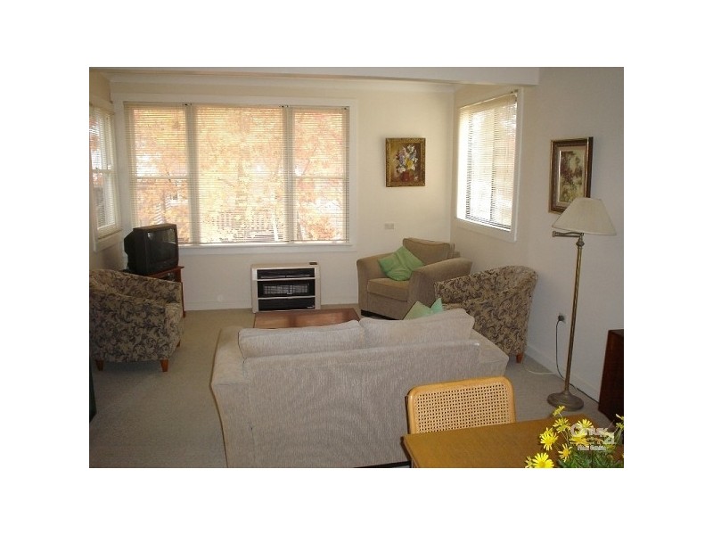 8 Wood Street, Wentworth Falls NSW 2782