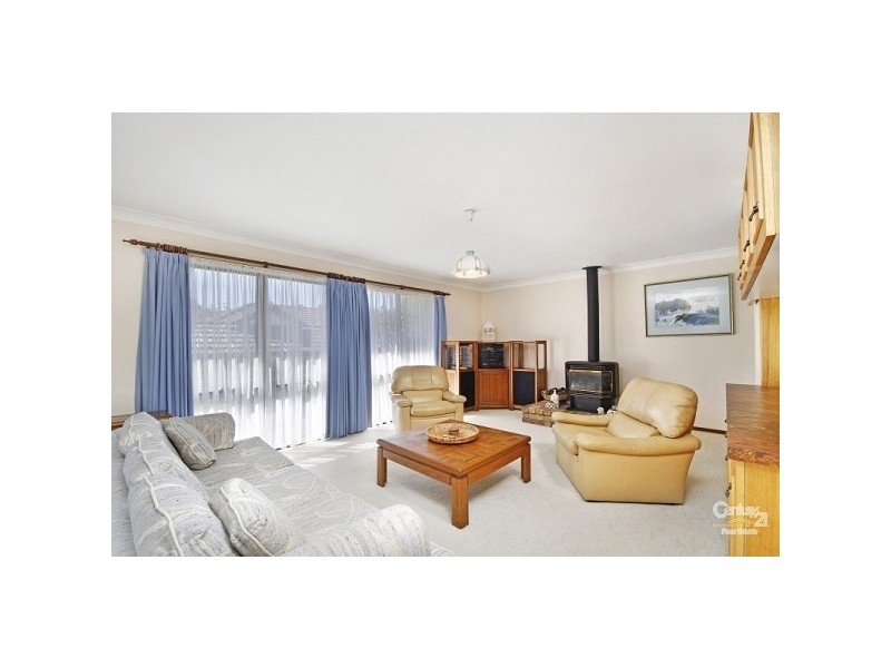 35 Waratah Rd, Wentworth Falls NSW 2782