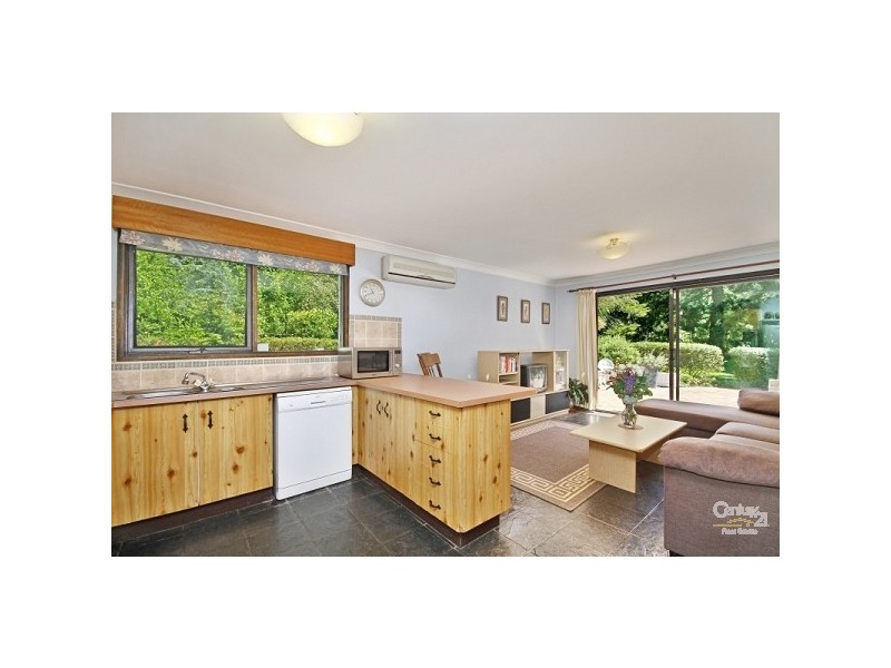 35 Waratah Rd, Wentworth Falls NSW 2782