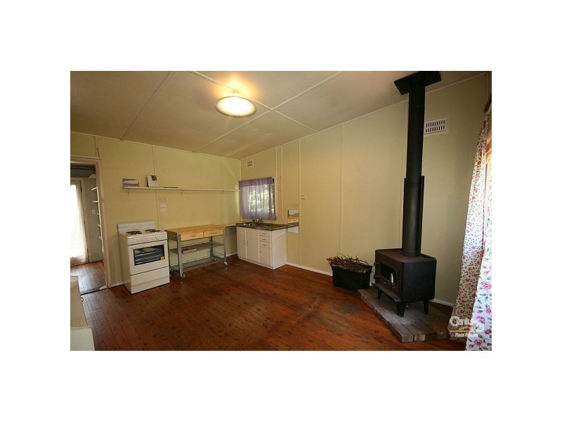 29 Armstrong St, Wentworth Falls NSW 2782