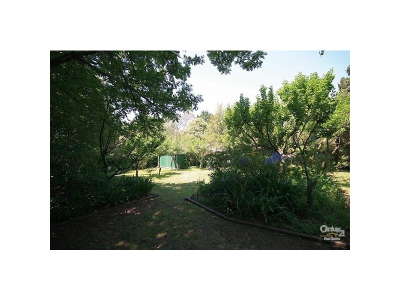 29 Armstrong St, Wentworth Falls NSW 2782