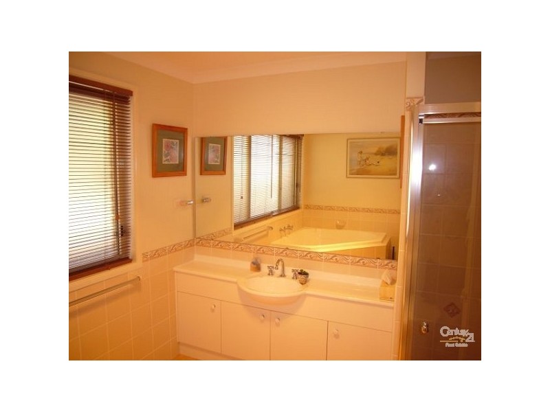 11 Wilson St, Wentworth Falls NSW 2782
