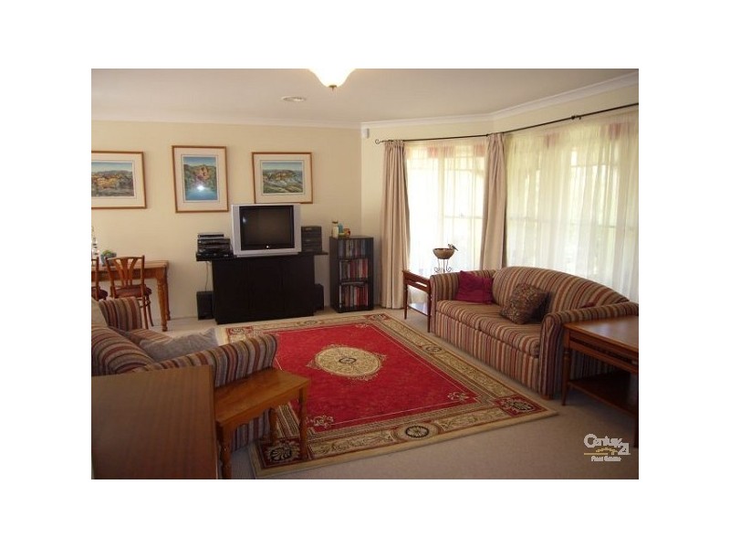 11 Wilson St, Wentworth Falls NSW 2782