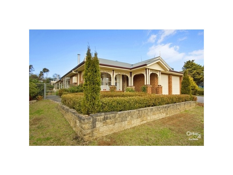 88 Tableland Rd, Wentworth Falls NSW 2782