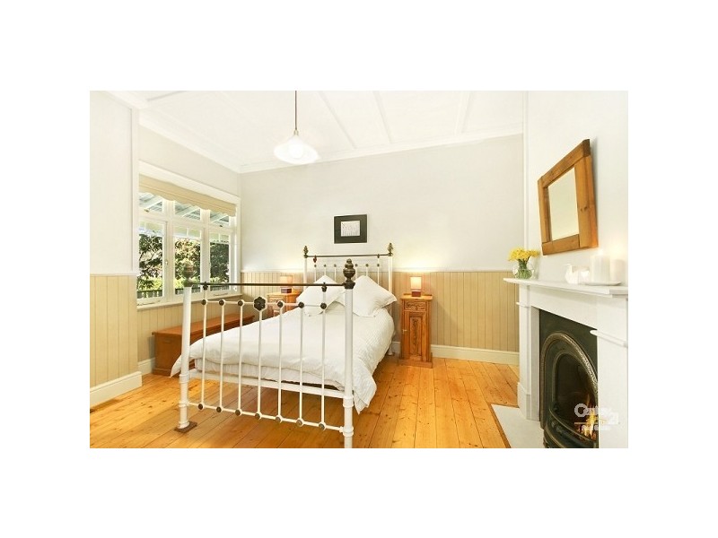 71 Valley Rd, Wentworth Falls NSW 2782