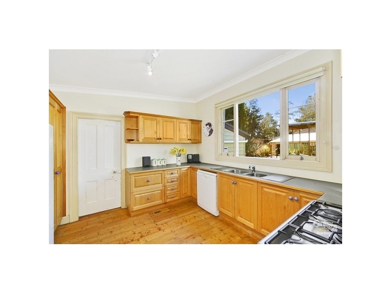 71 Valley Rd, Wentworth Falls NSW 2782