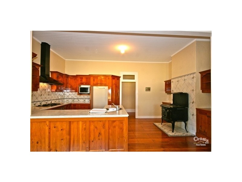 2 Fitzstubbs Avenue, Wentworth Falls NSW 2782