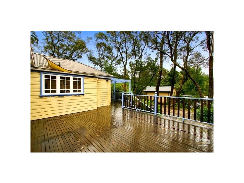 32 Fitzgerald St, Wentworth Falls NSW 2782