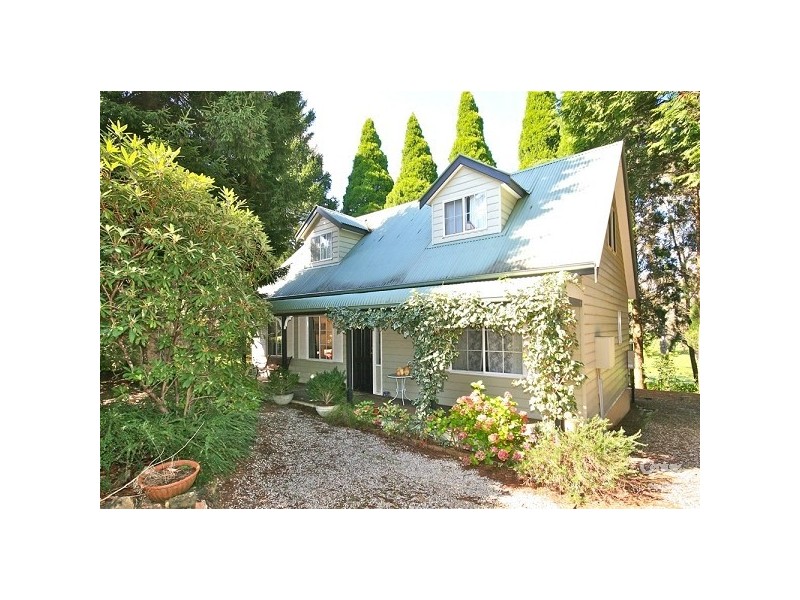 110 Blaxland Rd, Wentworth Falls NSW 2782