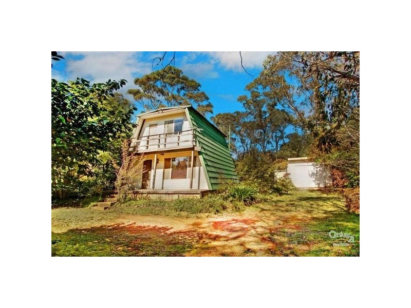 76 Waratah Rd, Wentworth Falls NSW 2782