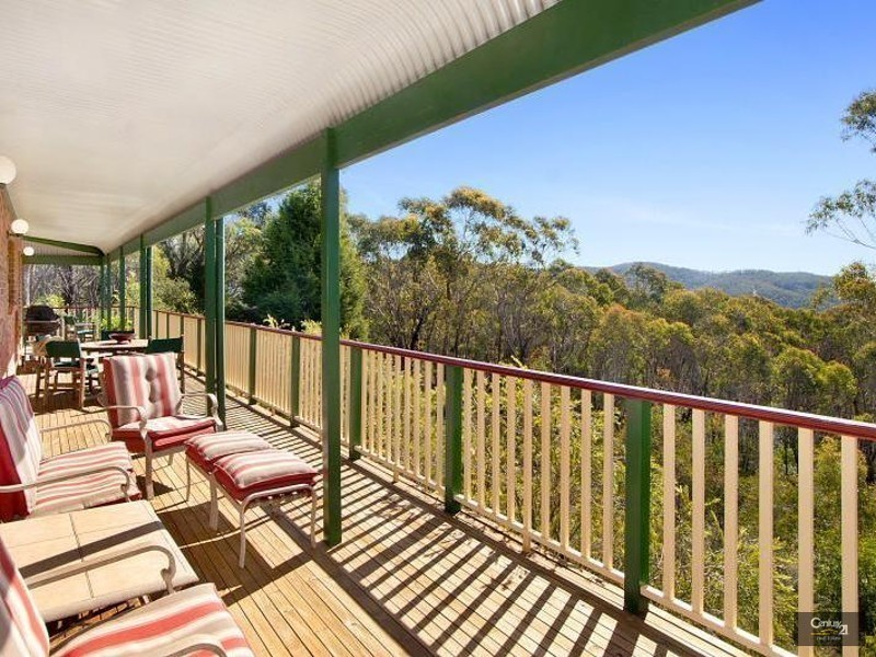 14 Darwin Ave, Wentworth Falls NSW 2782