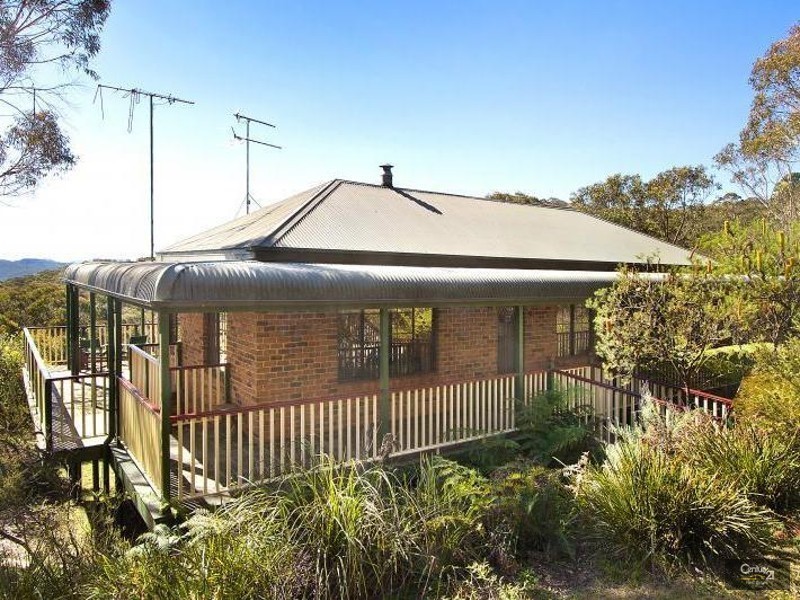 14 Darwin Ave, Wentworth Falls NSW 2782