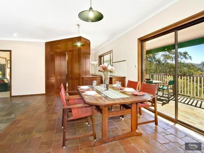 14 Darwin Ave, Wentworth Falls NSW 2782