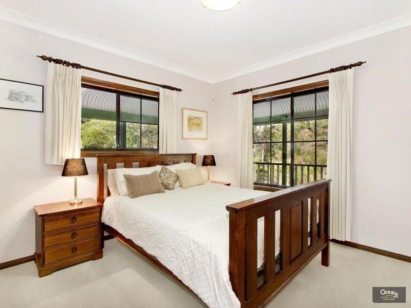 14 Darwin Ave, Wentworth Falls NSW 2782