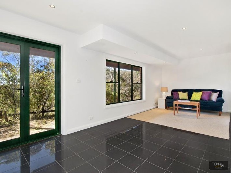 14 Darwin Ave, Wentworth Falls NSW 2782