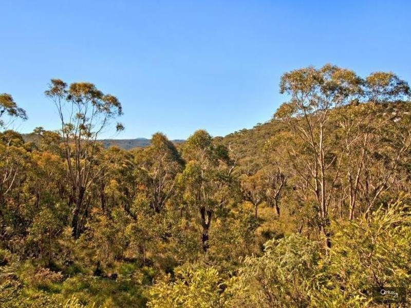 14 Darwin Ave, Wentworth Falls NSW 2782