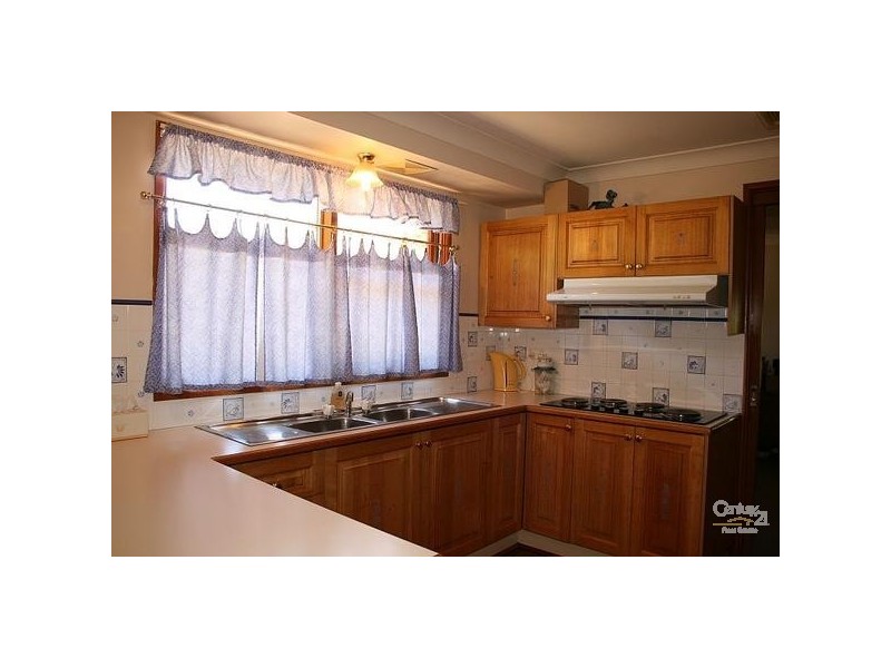 17 Pritchard st, Wentworth Falls NSW 2782