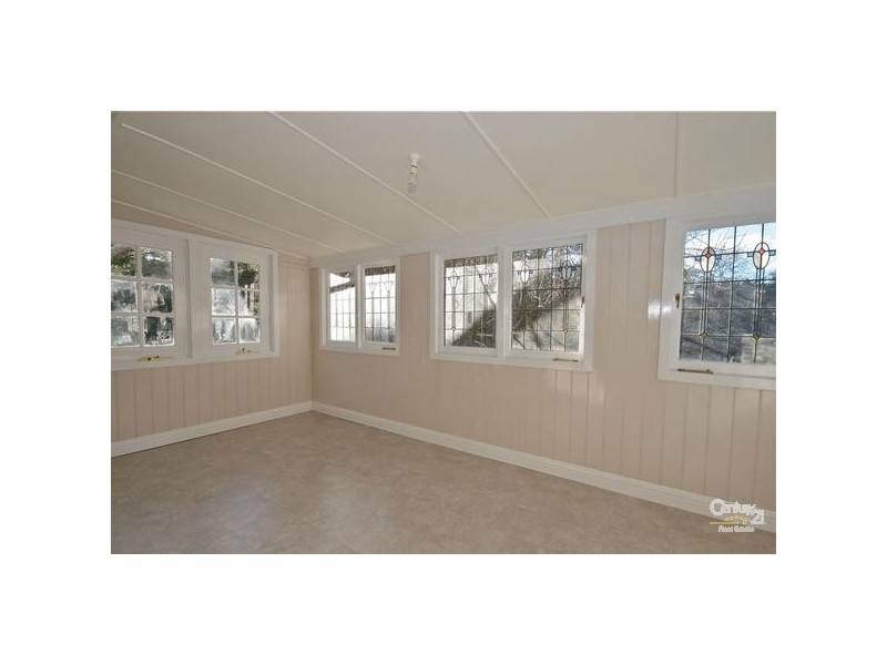 9 Parkes Street, Wentworth Falls NSW 2782