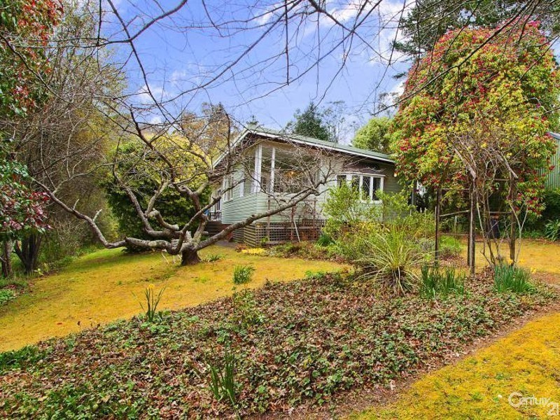 9 Fletcher St, Wentworth Falls NSW 2782