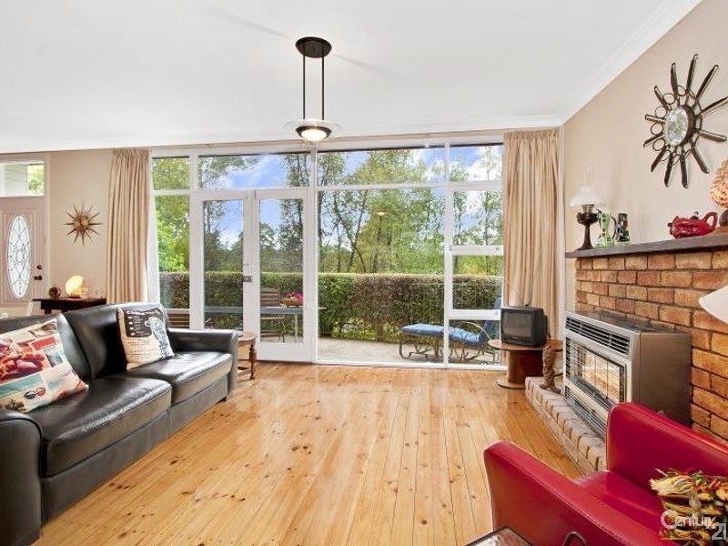 9 Fletcher St, Wentworth Falls NSW 2782