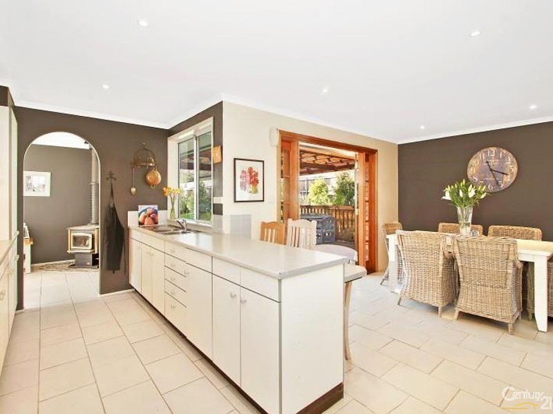 14 Shortland St, Wentworth Falls NSW 2782