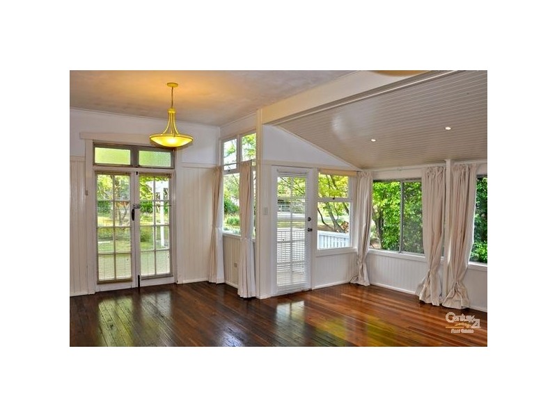 12 Nelson Ave, Wentworth Falls NSW 2782