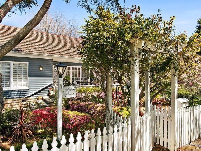 108 Blaxland Rd, Wentworth Falls NSW 2782