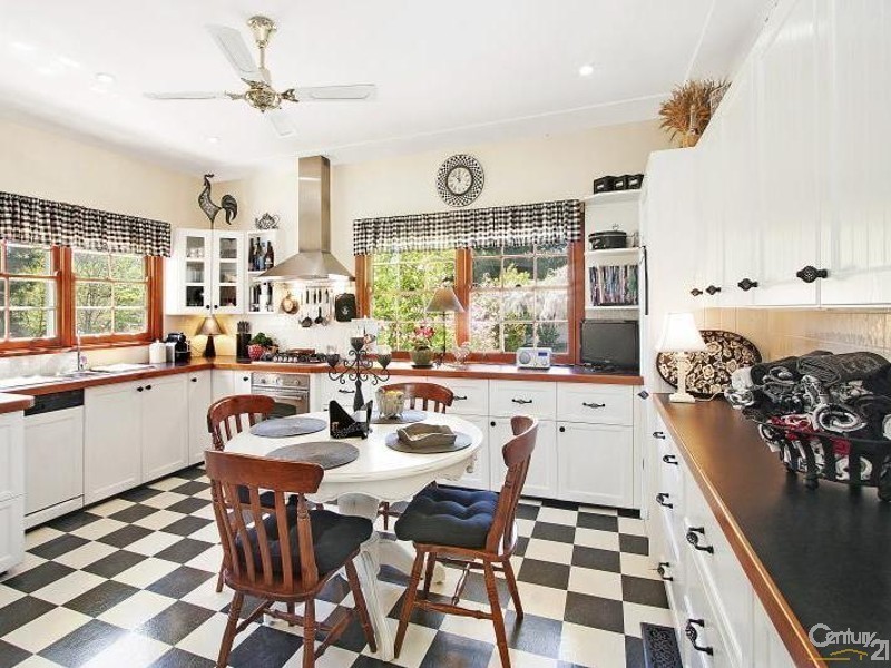 108 Blaxland Rd, Wentworth Falls NSW 2782