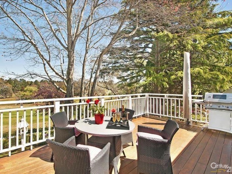 108 Blaxland Rd, Wentworth Falls NSW 2782