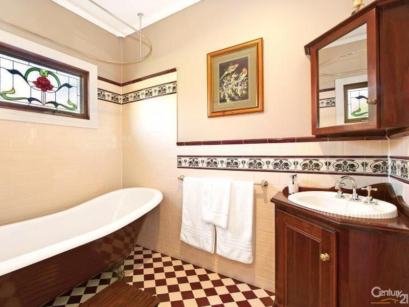 81 Falls Road, Wentworth Falls NSW 2782