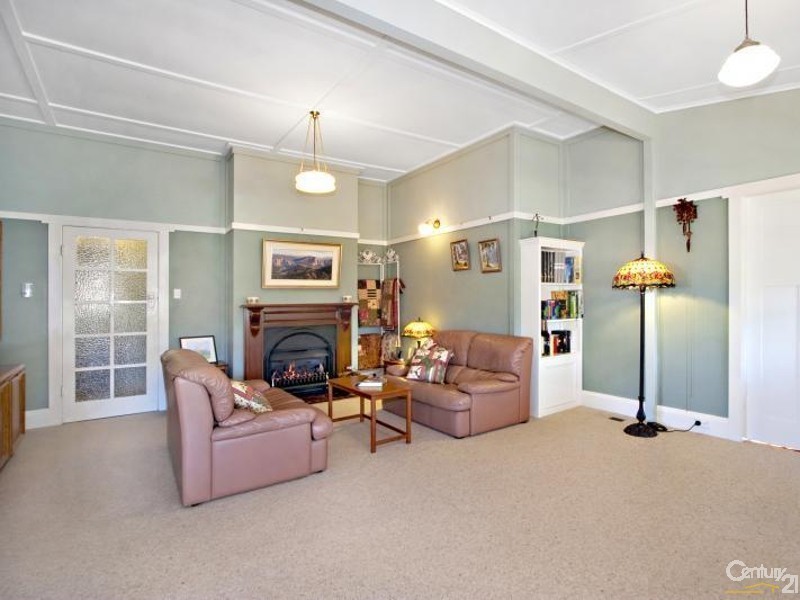 2-4 Angel St, Wentworth Falls NSW 2782