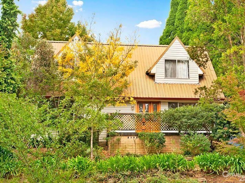 33 Westbourne Ave, Wentworth Falls NSW 2782