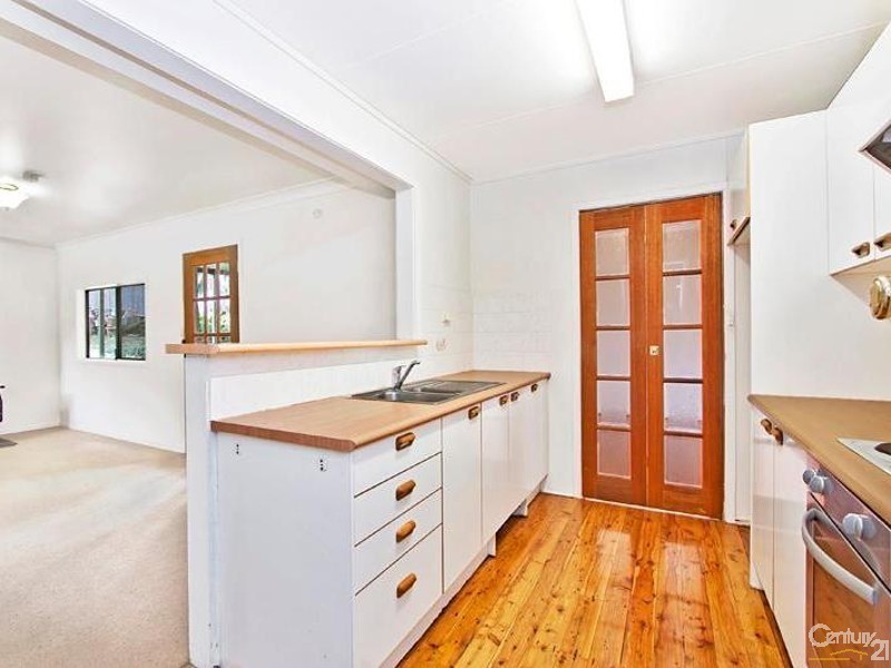 33 Westbourne Ave, Wentworth Falls NSW 2782
