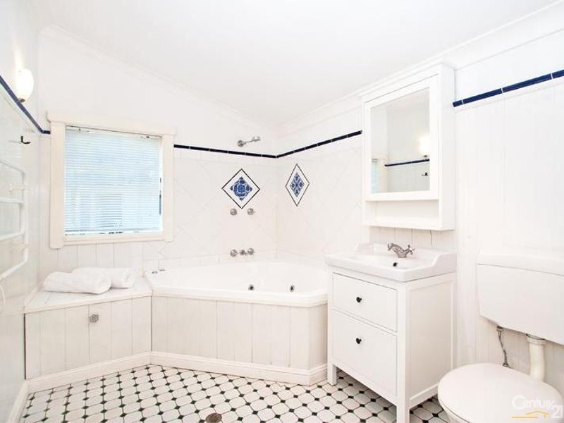 29  Westbourne Ave, Wentworth Falls NSW 2782