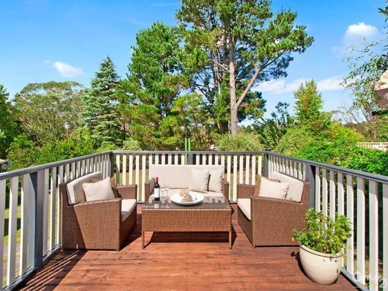 12 Cook Rd, Wentworth Falls NSW 2782