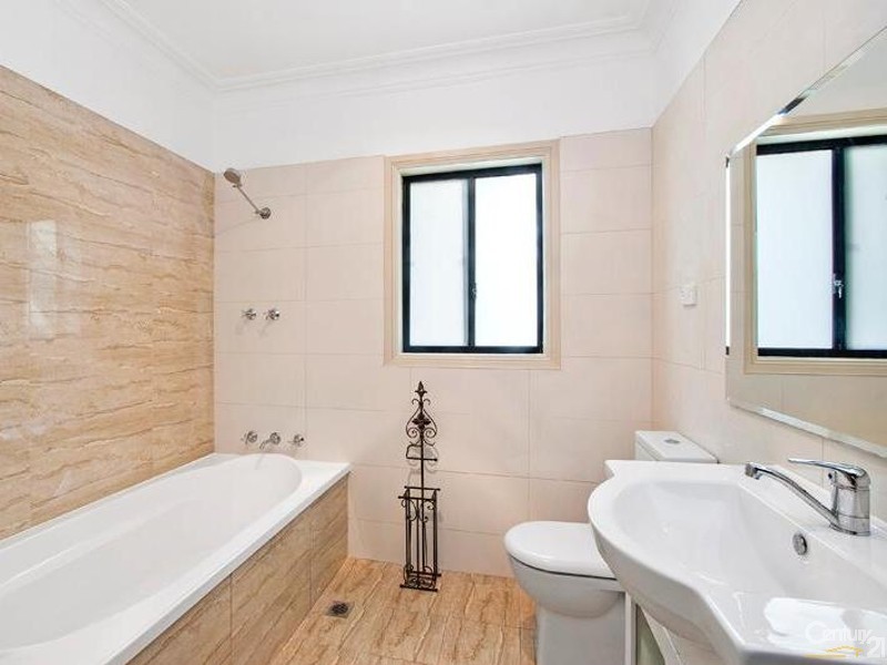 92 Tableland Rd, Wentworth Falls NSW 2782