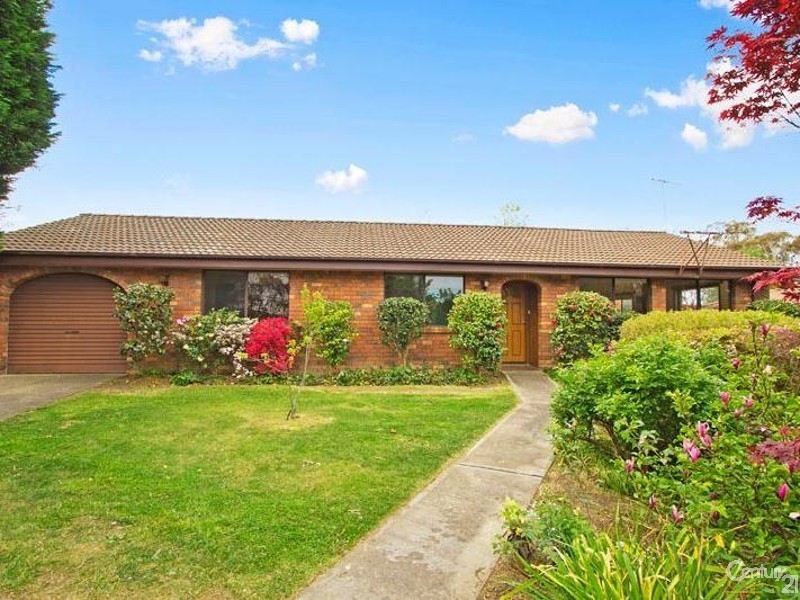 76 Bate St, Wentworth Falls NSW 2782