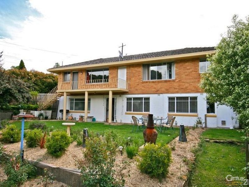 60 Taylor Ave, Wentworth Falls NSW 2782