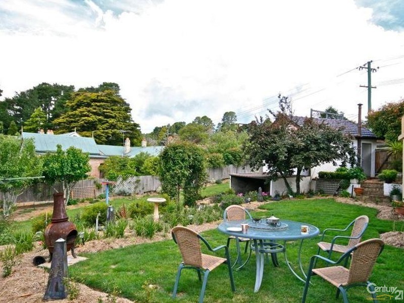 60 Taylor Ave, Wentworth Falls NSW 2782