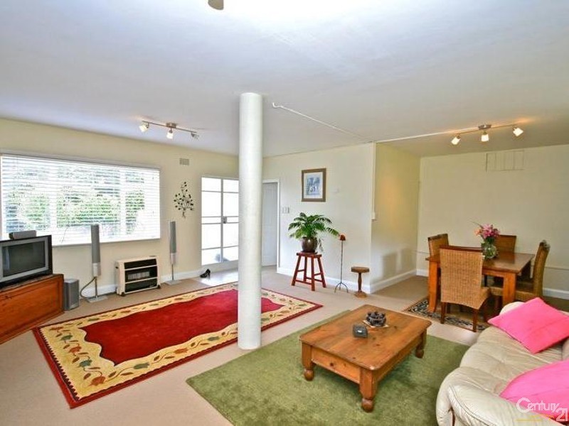 60 Taylor Ave, Wentworth Falls NSW 2782