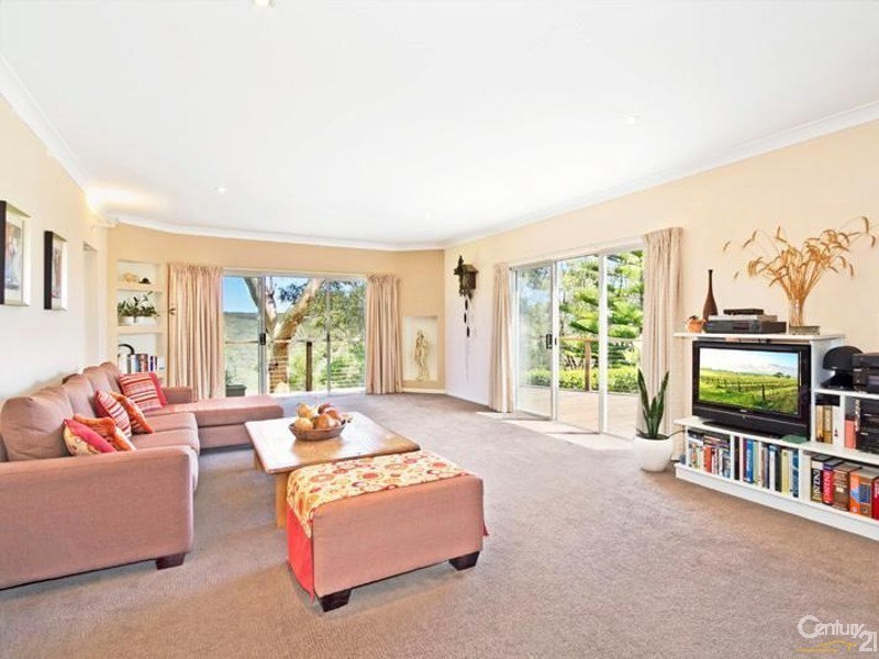 18 Lamartine Ave, Wentworth Falls NSW 2782